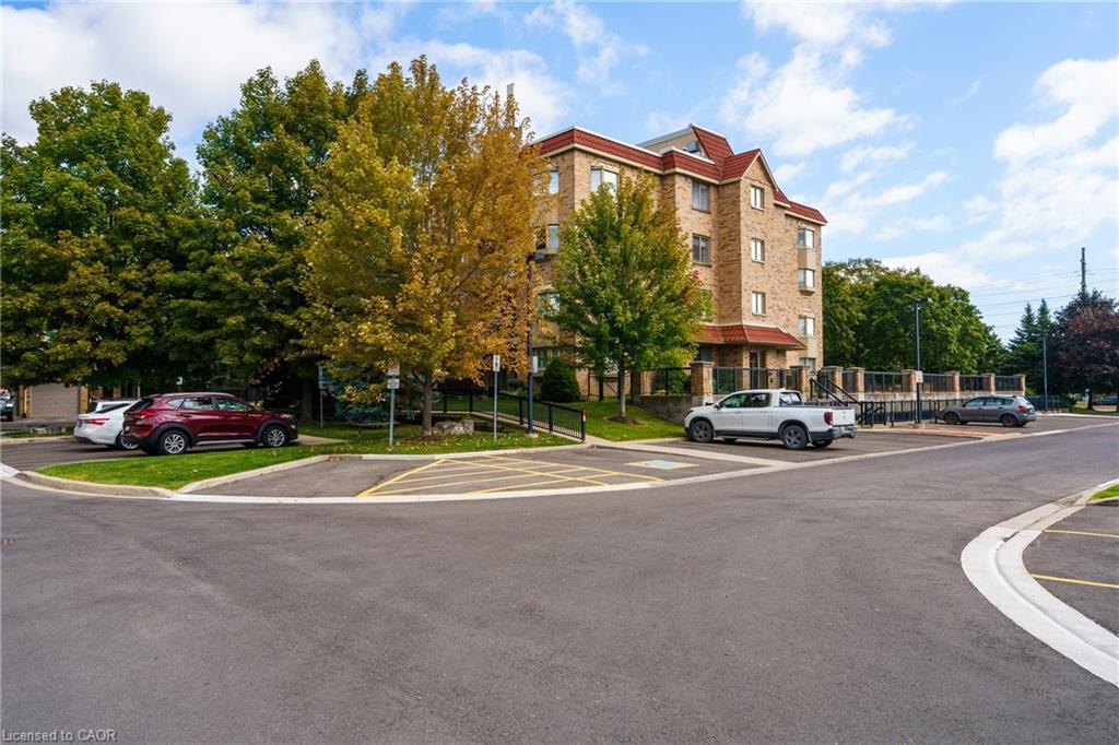 211-3499 Upper Middle Road, Burlington, ON - Outdoor
