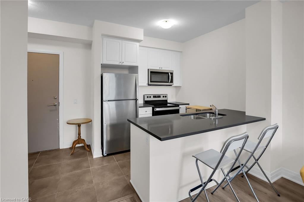 431-16 Concord Place, Grimsby, ON - Indoor Photo Showing Kitchen With Double Sink