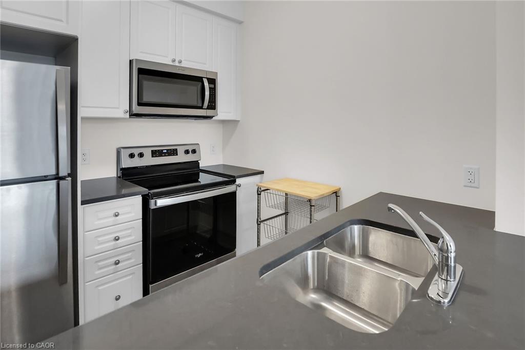 431-16 Concord Place, Grimsby, ON - Indoor Photo Showing Kitchen With Double Sink