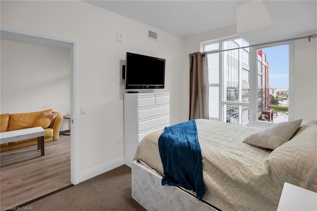 431-16 Concord Place, Grimsby, ON - Indoor Photo Showing Bedroom