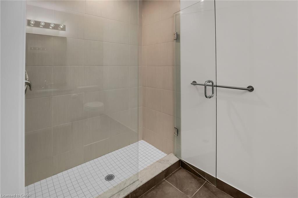 431-16 Concord Place, Grimsby, ON - Indoor Photo Showing Bathroom