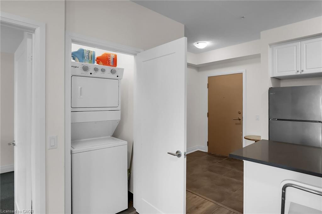 431-16 Concord Place, Grimsby, ON - Indoor Photo Showing Laundry Room