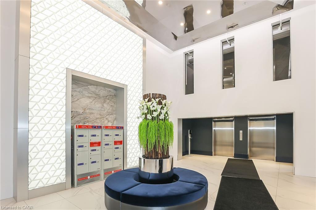 431-16 Concord Place, Grimsby, ON - Indoor Photo Showing Other Room