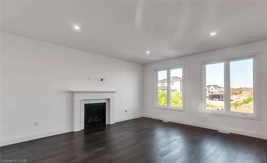 28 Rosina Lane, Thamesford, ON - Indoor Photo Showing Living Room With Fireplace