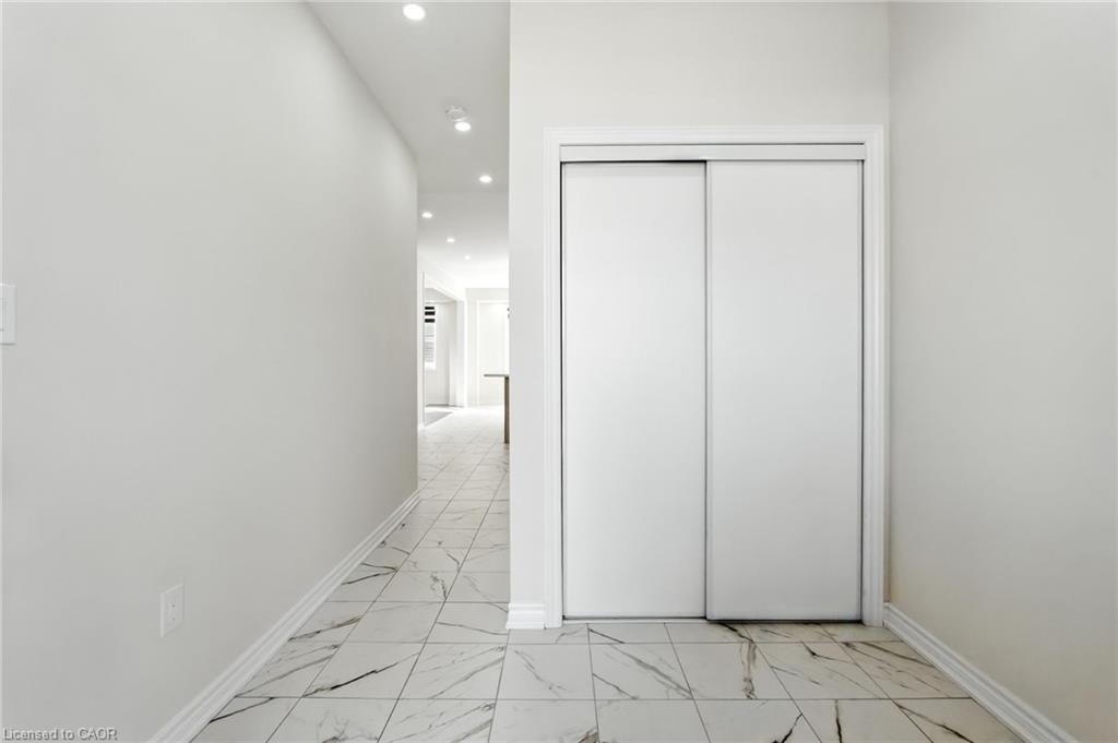 421 Barker Parkway, Thorold, ON - Indoor Photo Showing Other Room