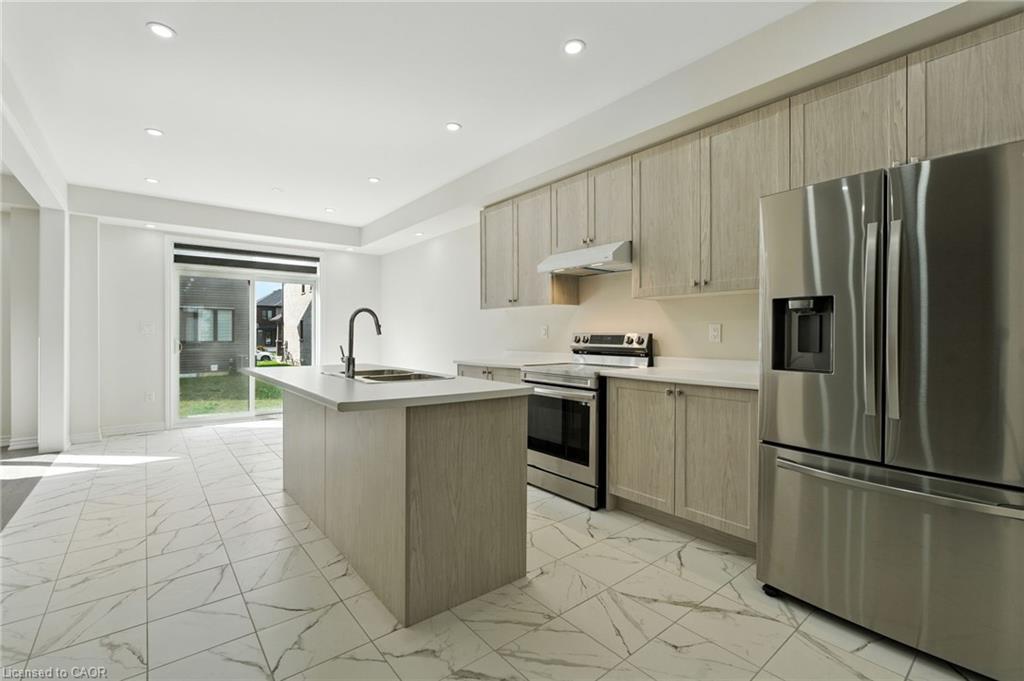 421 Barker Parkway, Thorold, ON - Indoor Photo Showing Kitchen With Upgraded Kitchen