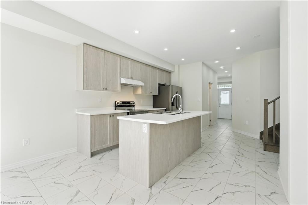 421 Barker Parkway, Thorold, ON - Indoor Photo Showing Kitchen