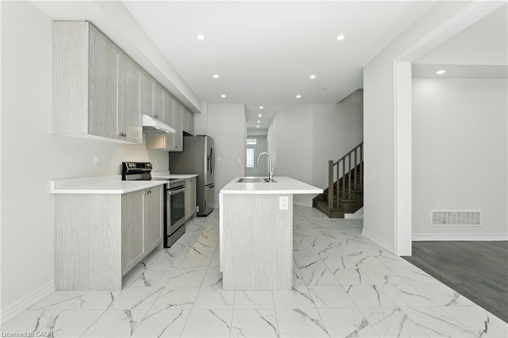 421 Barker Parkway, Thorold, ON - Indoor Photo Showing Kitchen