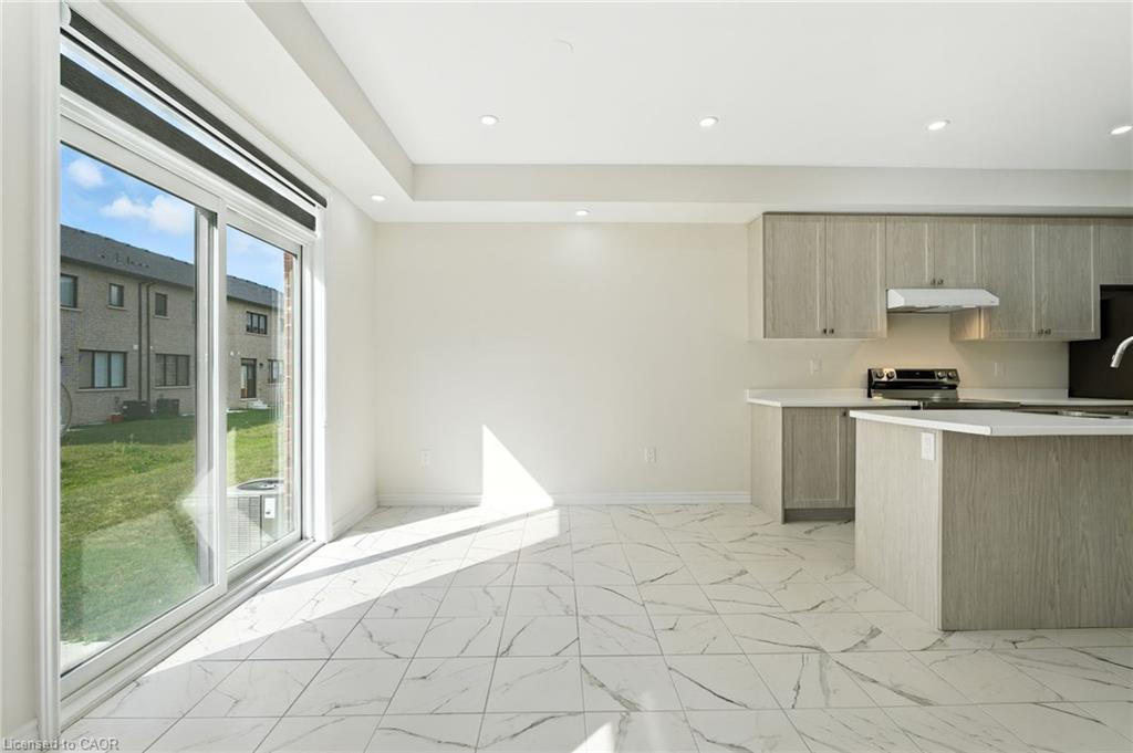 421 Barker Parkway, Thorold, ON - Indoor Photo Showing Kitchen