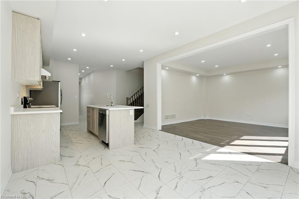 421 Barker Parkway, Thorold, ON - Indoor