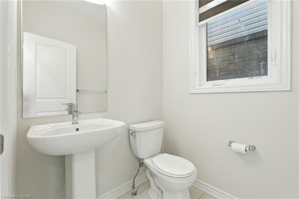 421 Barker Parkway, Thorold, ON - Indoor Photo Showing Bathroom