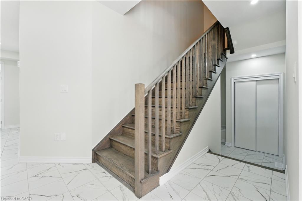 421 Barker Parkway, Thorold, ON - Indoor Photo Showing Other Room