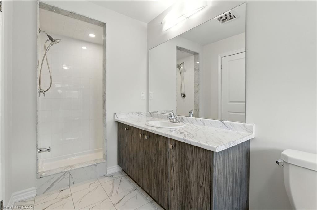421 Barker Parkway, Thorold, ON - Indoor Photo Showing Bathroom