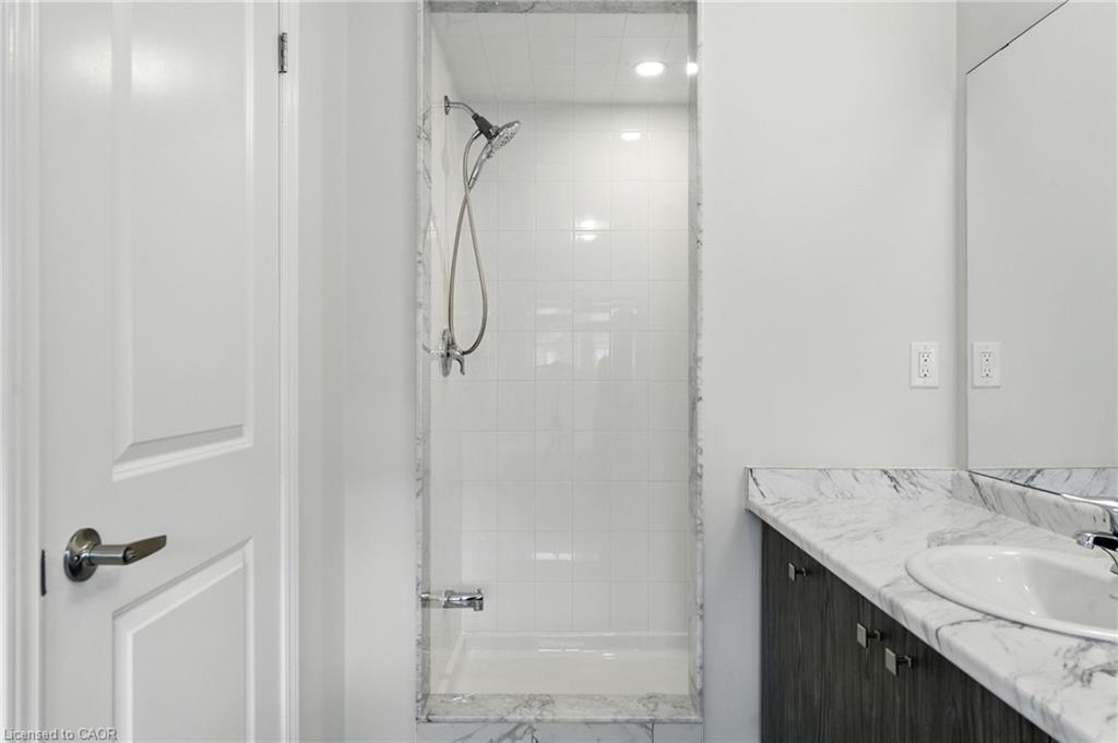 421 Barker Parkway, Thorold, ON - Indoor Photo Showing Bathroom