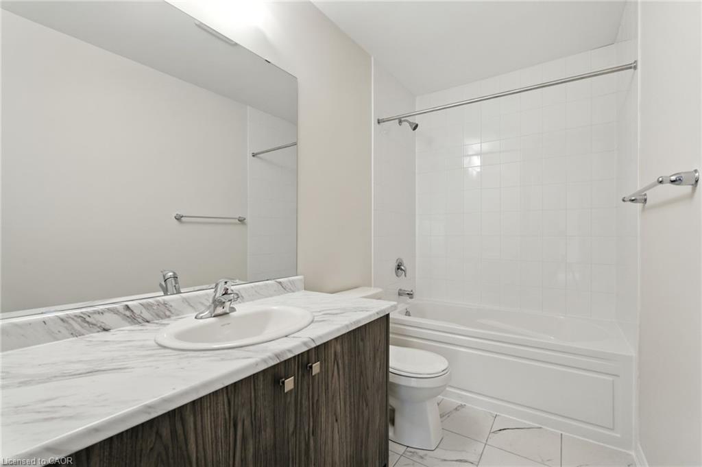 421 Barker Parkway, Thorold, ON - Indoor Photo Showing Bathroom