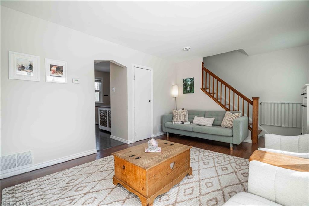 2279 King Street E, Hamilton, ON - Indoor Photo Showing Living Room