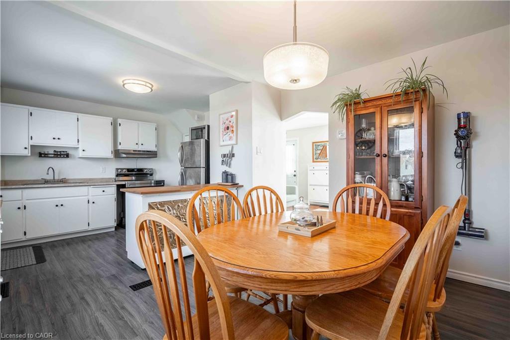 2279 King Street E, Hamilton, ON - Indoor Photo Showing Dining Room