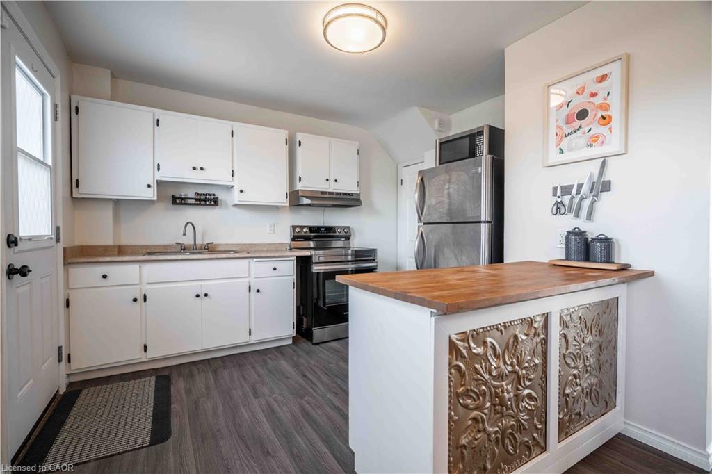 2279 King Street E, Hamilton, ON - Indoor Photo Showing Kitchen