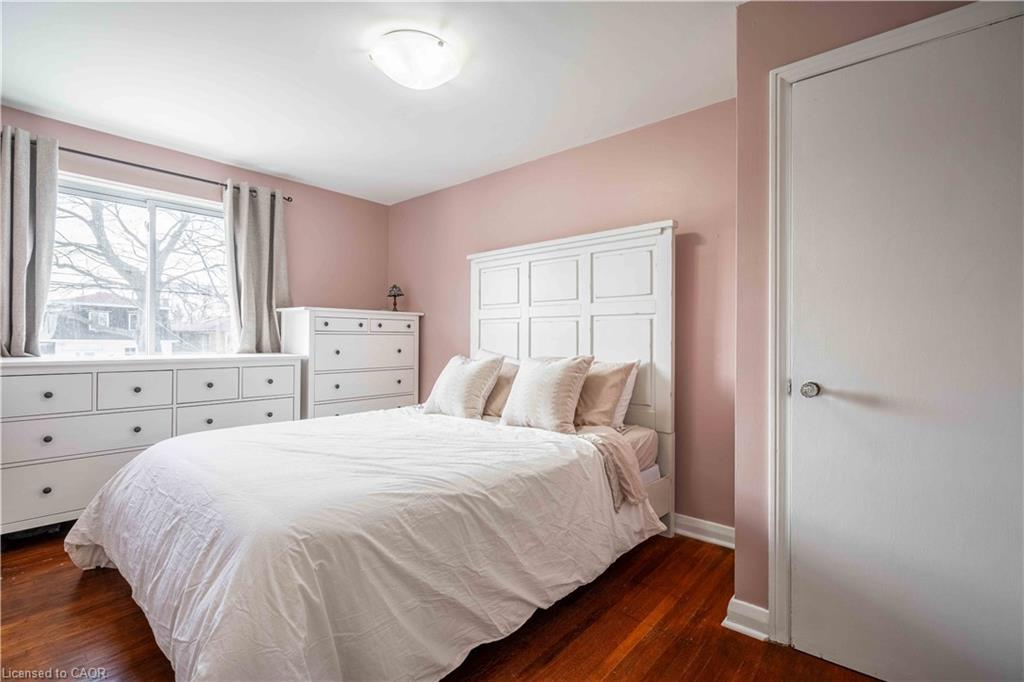 2279 King Street E, Hamilton, ON - Indoor Photo Showing Bedroom