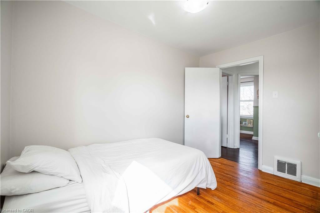 2279 King Street E, Hamilton, ON - Indoor Photo Showing Bedroom