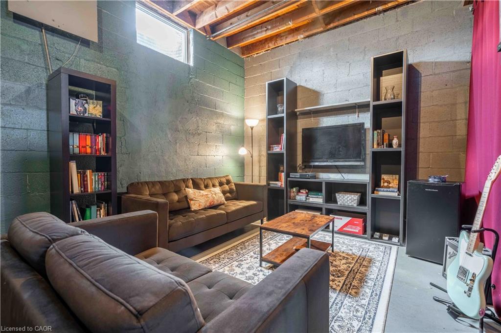 2279 King Street E, Hamilton, ON - Indoor