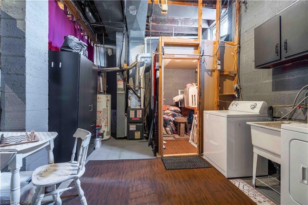 2279 King Street E, Hamilton, ON - Indoor Photo Showing Laundry Room