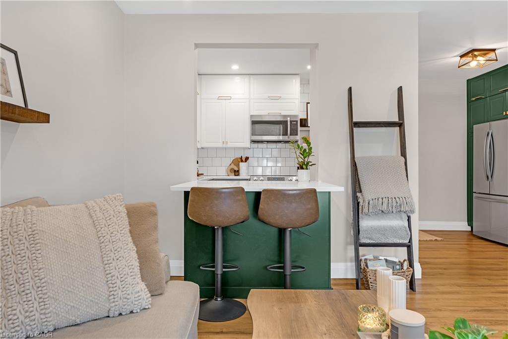 208-37 Mericourt Road, Hamilton, ON - Indoor Photo Showing Kitchen