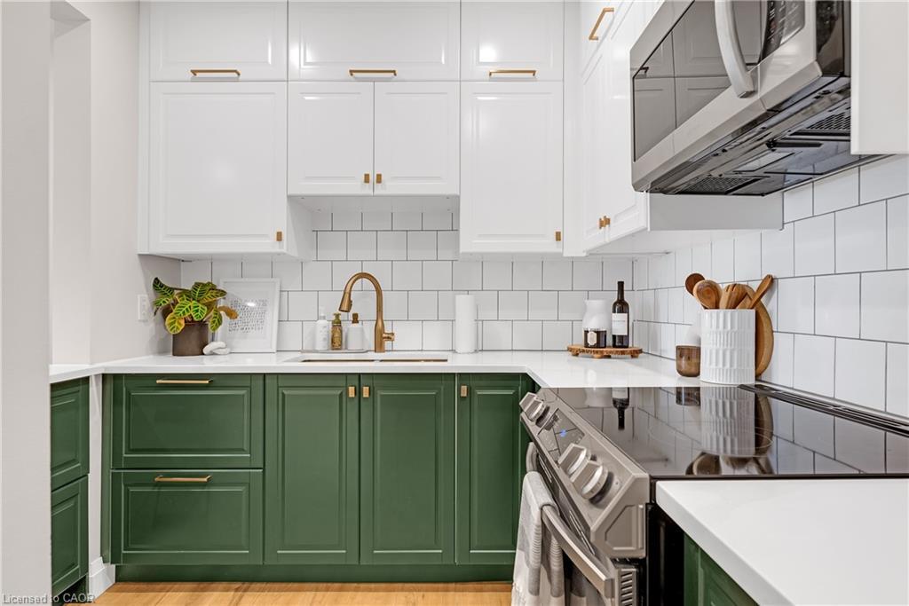 208-37 Mericourt Road, Hamilton, ON - Indoor Photo Showing Kitchen With Double Sink With Upgraded Kitchen