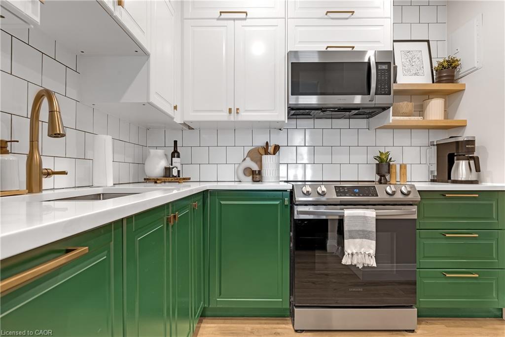 208-37 Mericourt Road, Hamilton, ON - Indoor Photo Showing Kitchen With Upgraded Kitchen