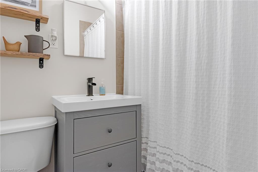 208-37 Mericourt Road, Hamilton, ON - Indoor Photo Showing Bathroom