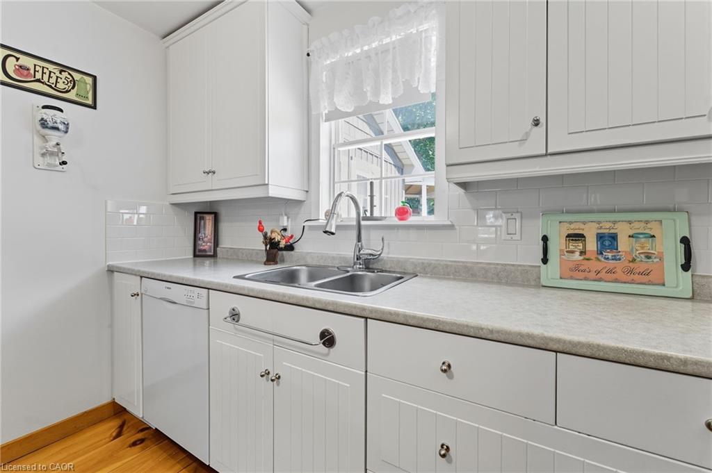 394 Bishopgate Road, Brantford, ON - Indoor Photo Showing Kitchen With Double Sink