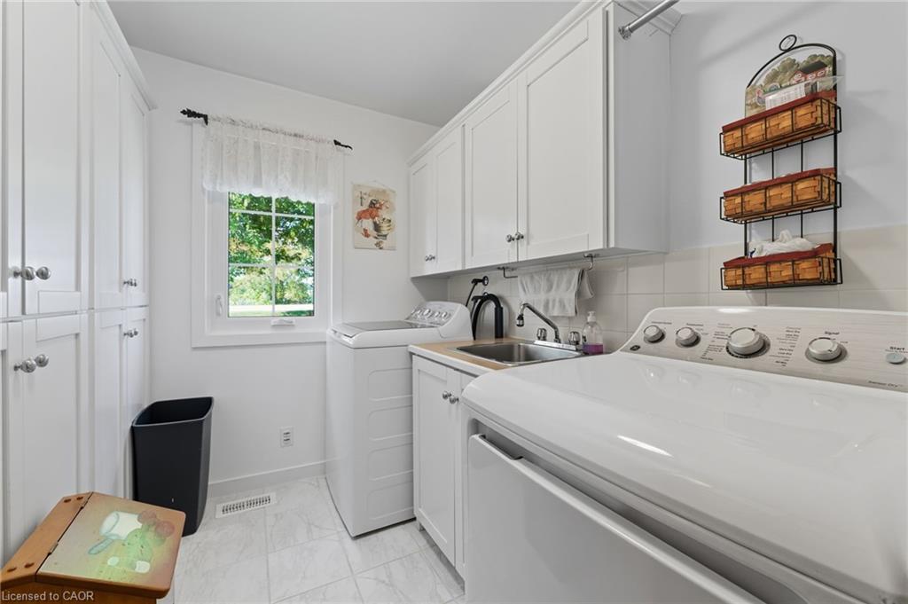 394 Bishopgate Road, Brantford, ON - Indoor Photo Showing Laundry Room