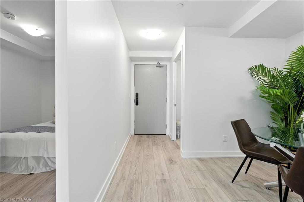 A220-3210 Dakota Common, Burlington, ON - Indoor Photo Showing Other Room