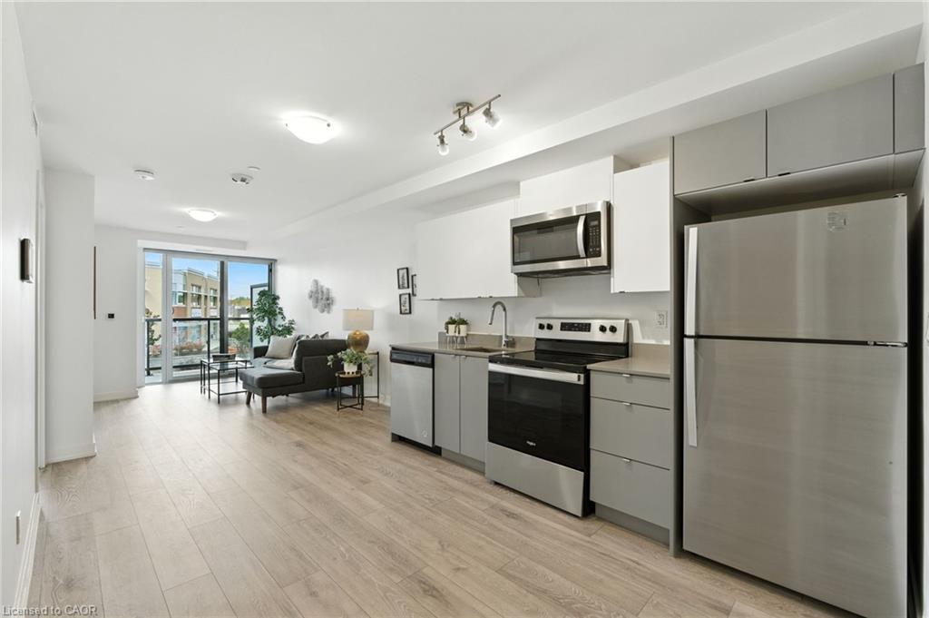 A220-3210 Dakota Common, Burlington, ON - Indoor Photo Showing Kitchen