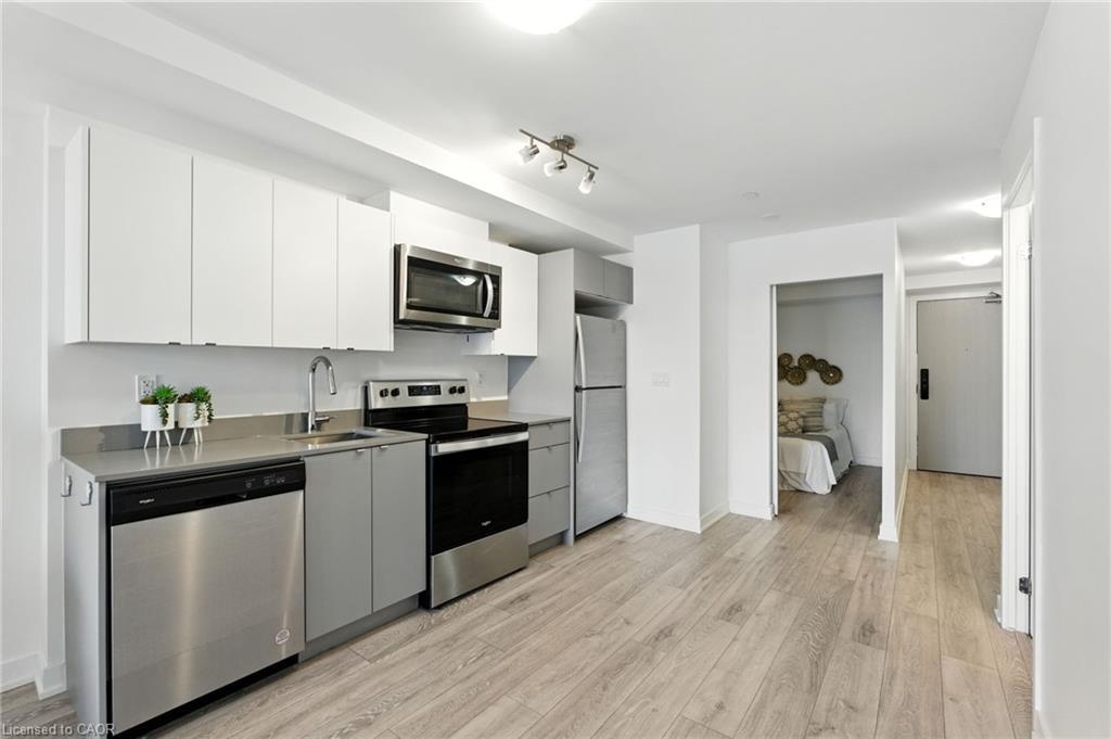 A220-3210 Dakota Common, Burlington, ON - Indoor Photo Showing Kitchen