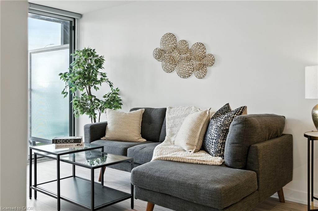 A220-3210 Dakota Common, Burlington, ON - Indoor