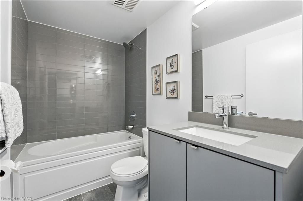 A220-3210 Dakota Common, Burlington, ON - Indoor Photo Showing Bathroom
