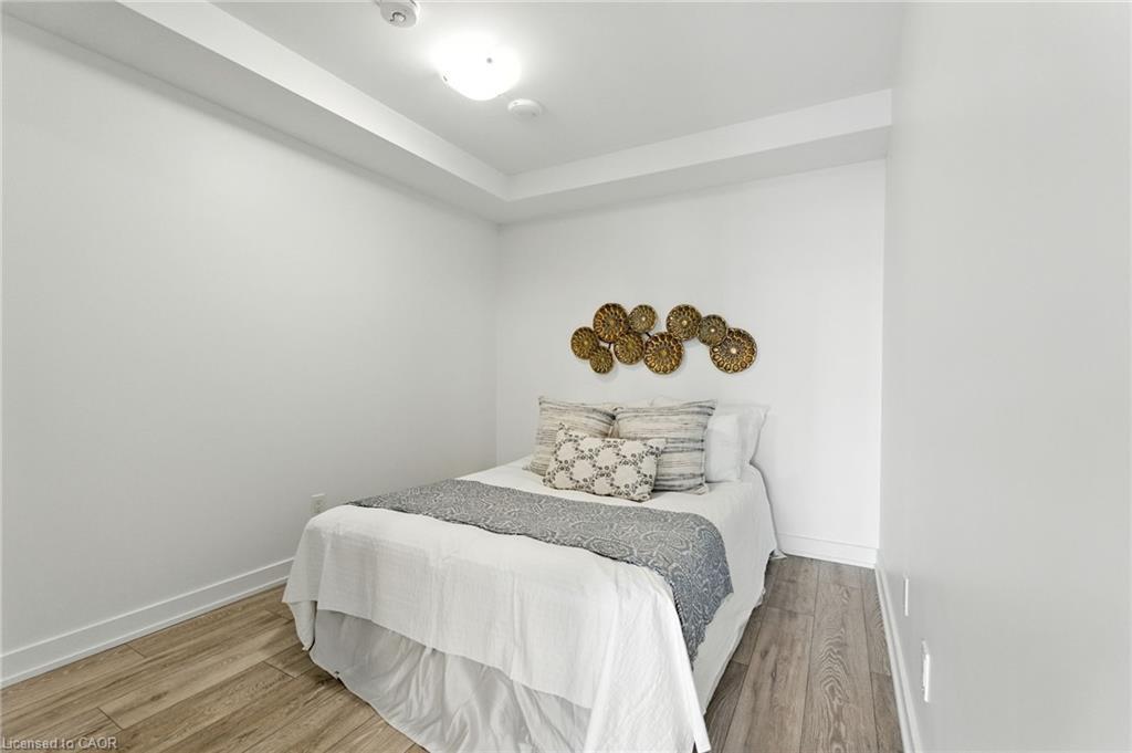 A220-3210 Dakota Common, Burlington, ON - Indoor Photo Showing Bedroom