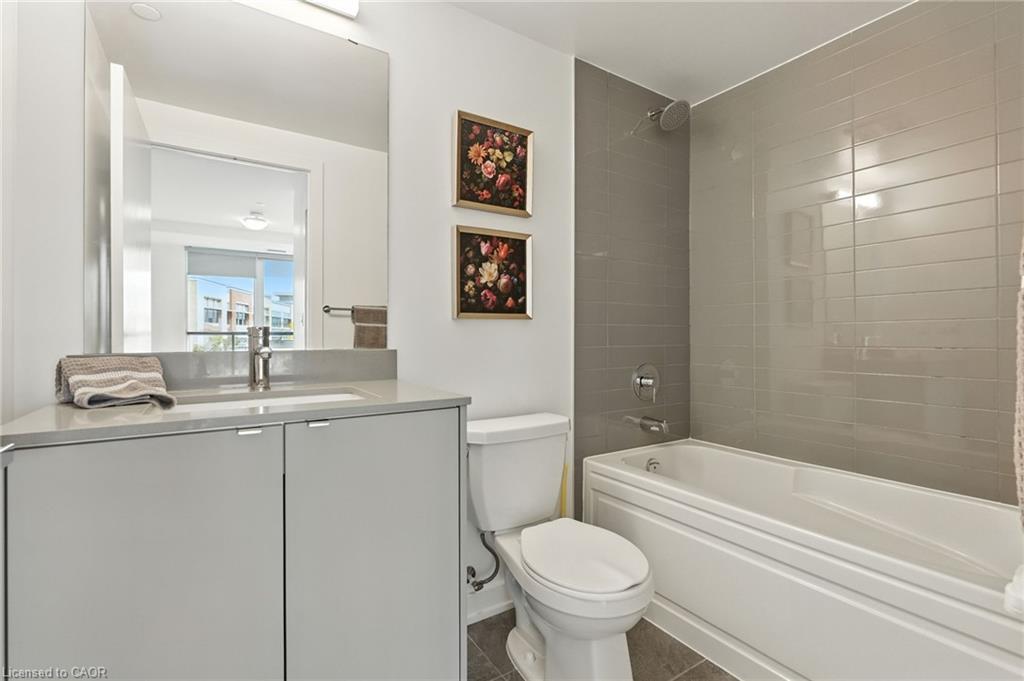 A220-3210 Dakota Common, Burlington, ON - Indoor Photo Showing Bathroom