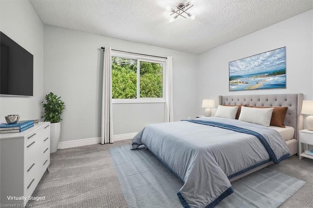 22 Merritt Crescent, Grimsby, ON - Indoor Photo Showing Bedroom