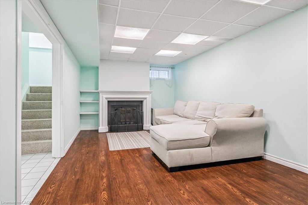 22 Merritt Crescent, Grimsby, ON - Indoor With Fireplace