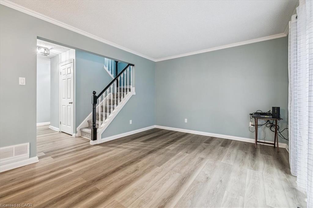 22 Merritt Crescent, Grimsby, ON - Indoor Photo Showing Other Room