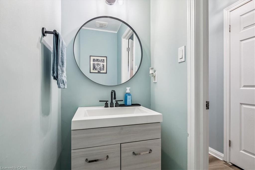 22 Merritt Crescent, Grimsby, ON - Indoor Photo Showing Bathroom