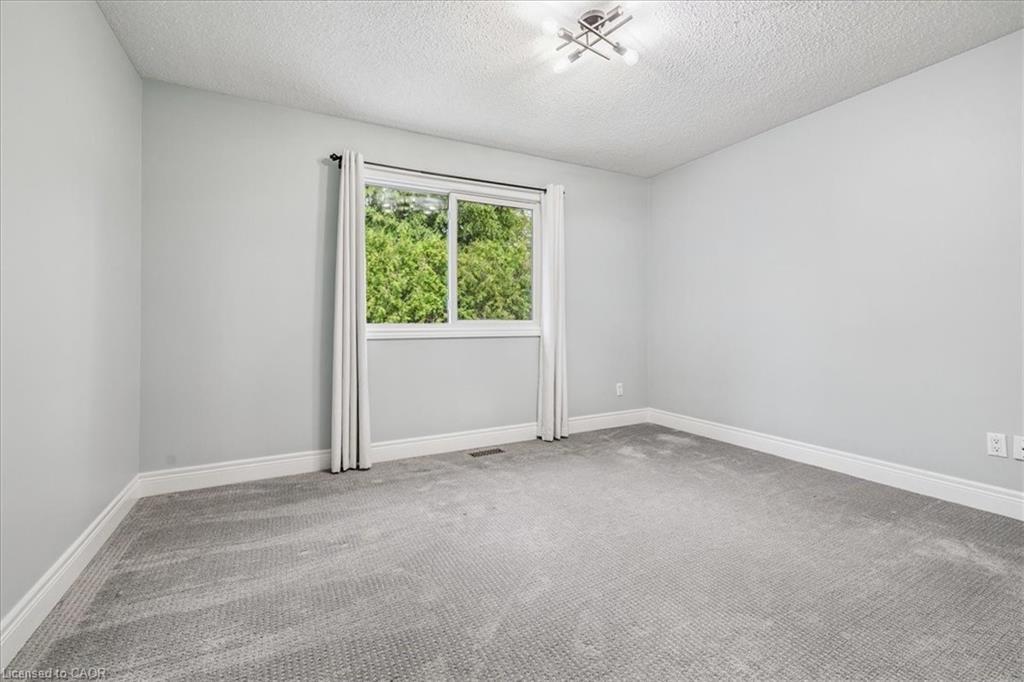 22 Merritt Crescent, Grimsby, ON - Indoor Photo Showing Other Room