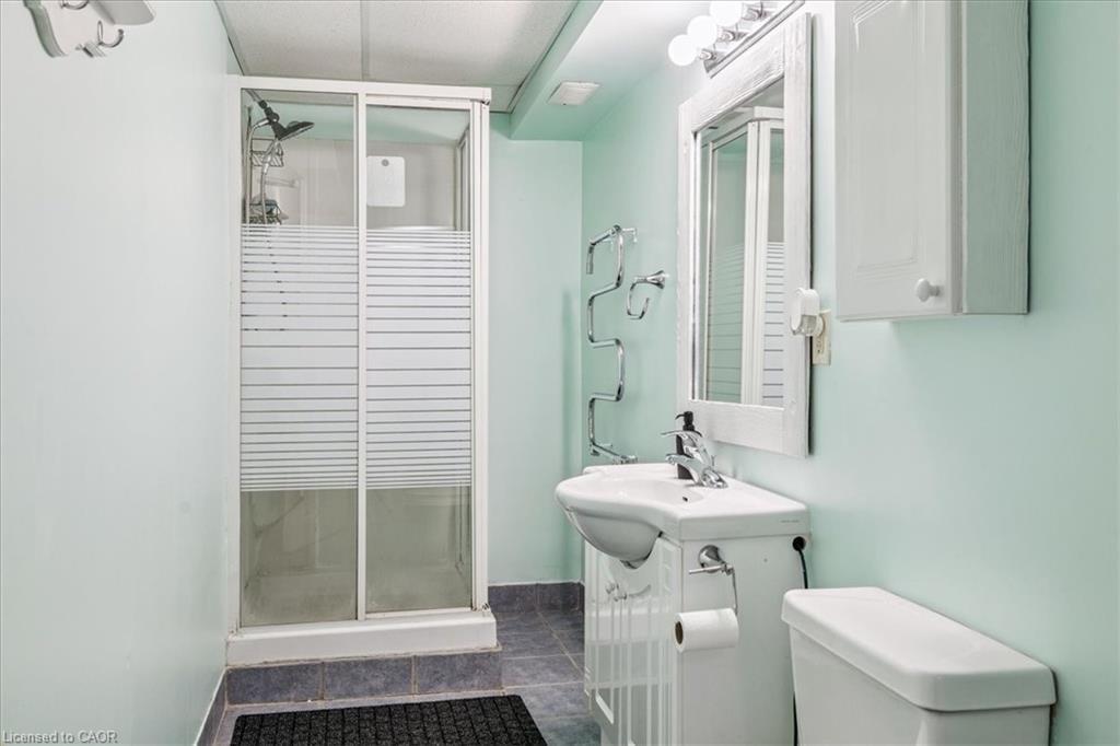 22 Merritt Crescent, Grimsby, ON - Indoor Photo Showing Bathroom