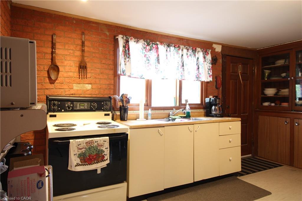 312 Ridgeway Road, Crystal Beach, ON - Indoor Photo Showing Kitchen With Double Sink