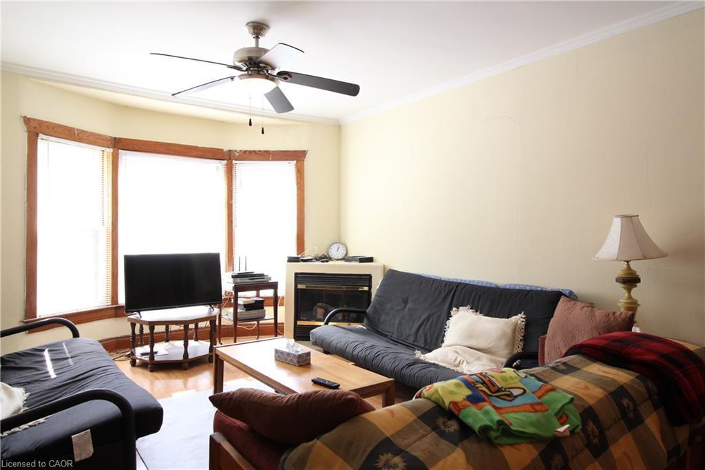 312 Ridgeway Road, Crystal Beach, ON - Indoor Photo Showing Living Room