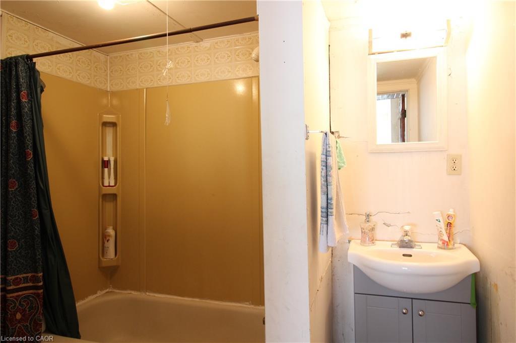312 Ridgeway Road, Crystal Beach, ON - Indoor Photo Showing Bathroom