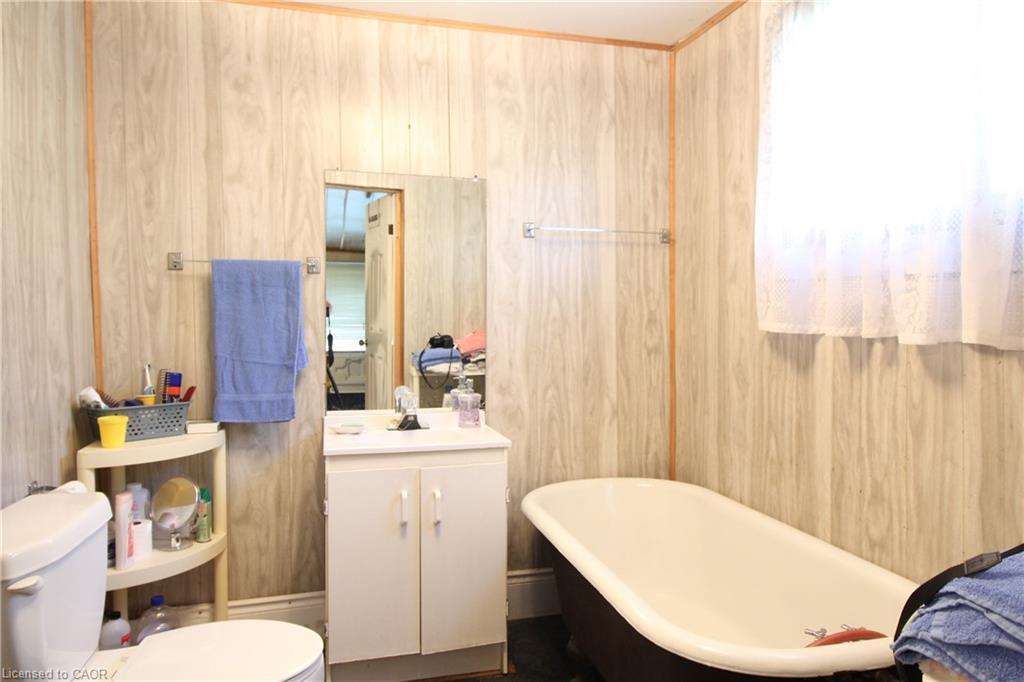 312 Ridgeway Road, Crystal Beach, ON - Indoor Photo Showing Bathroom