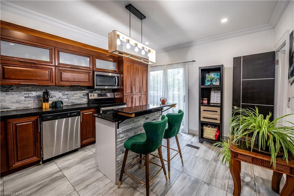 43 Princess Street, Hamilton, ON - Indoor Photo Showing Kitchen